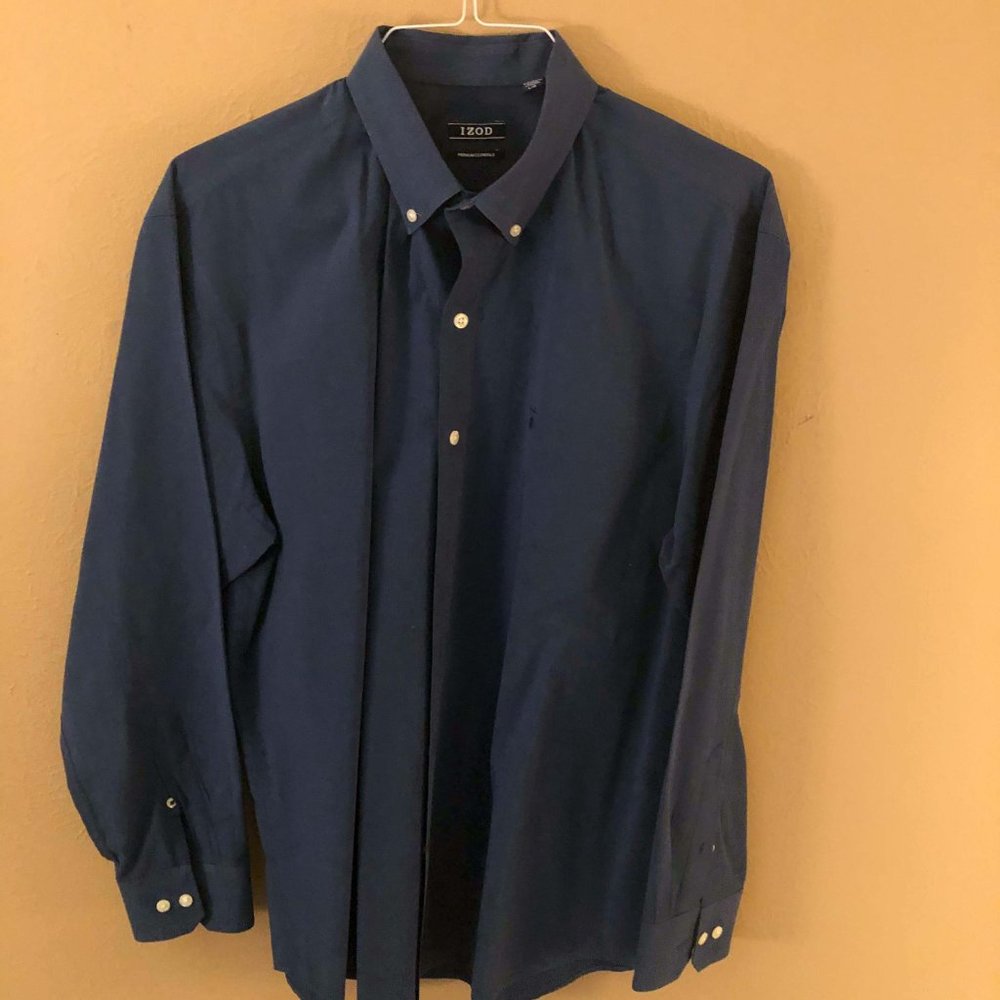 Izod Men's Long Sleeve Button-up Shirt